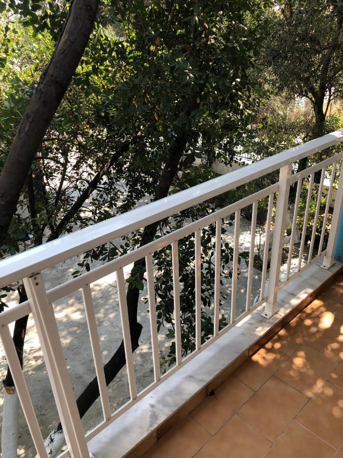 Island Apartments เนอาวรัสนา ภายนอก รูปภาพ