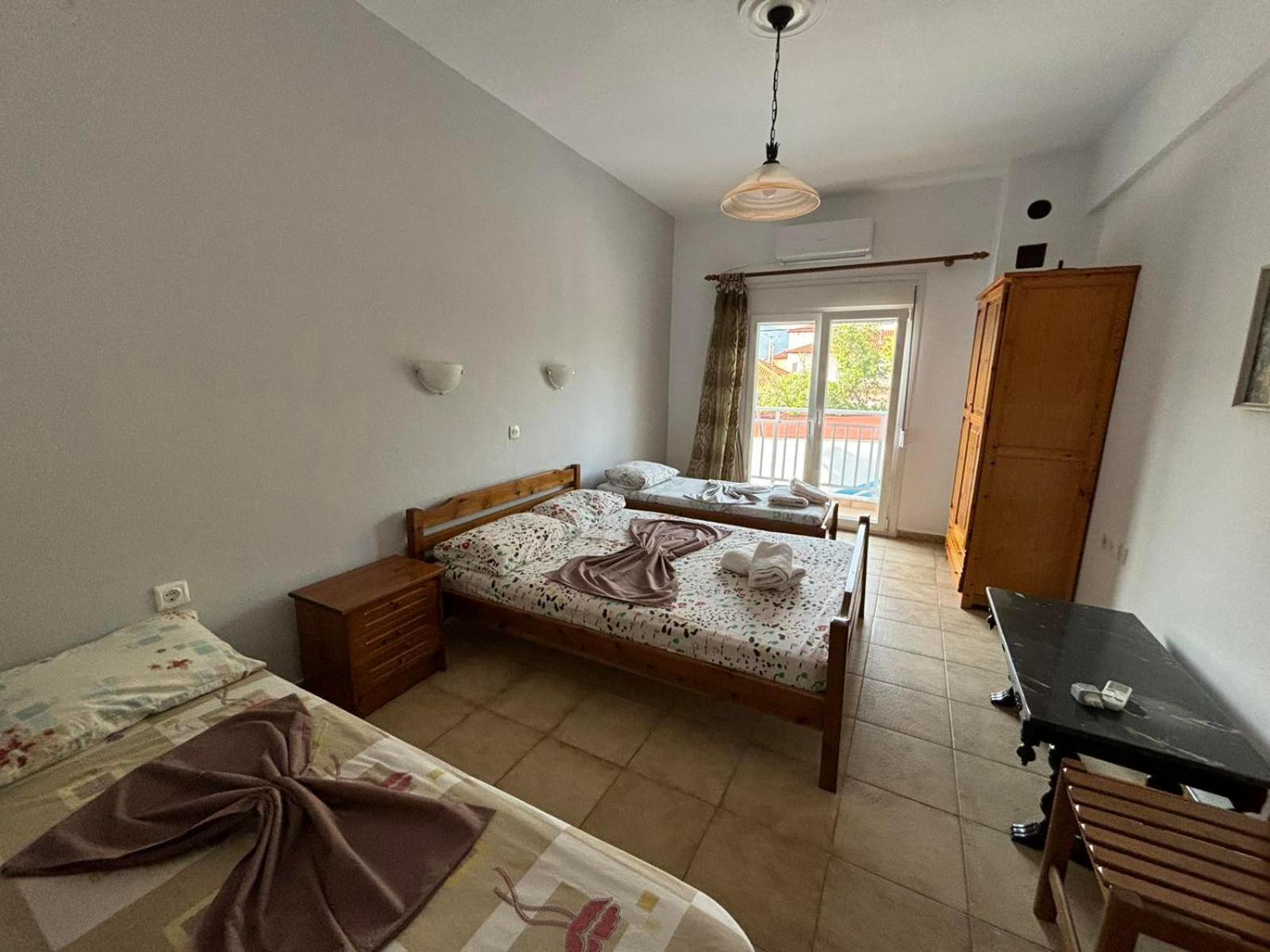 Island Apartments เนอาวรัสนา ภายนอก รูปภาพ